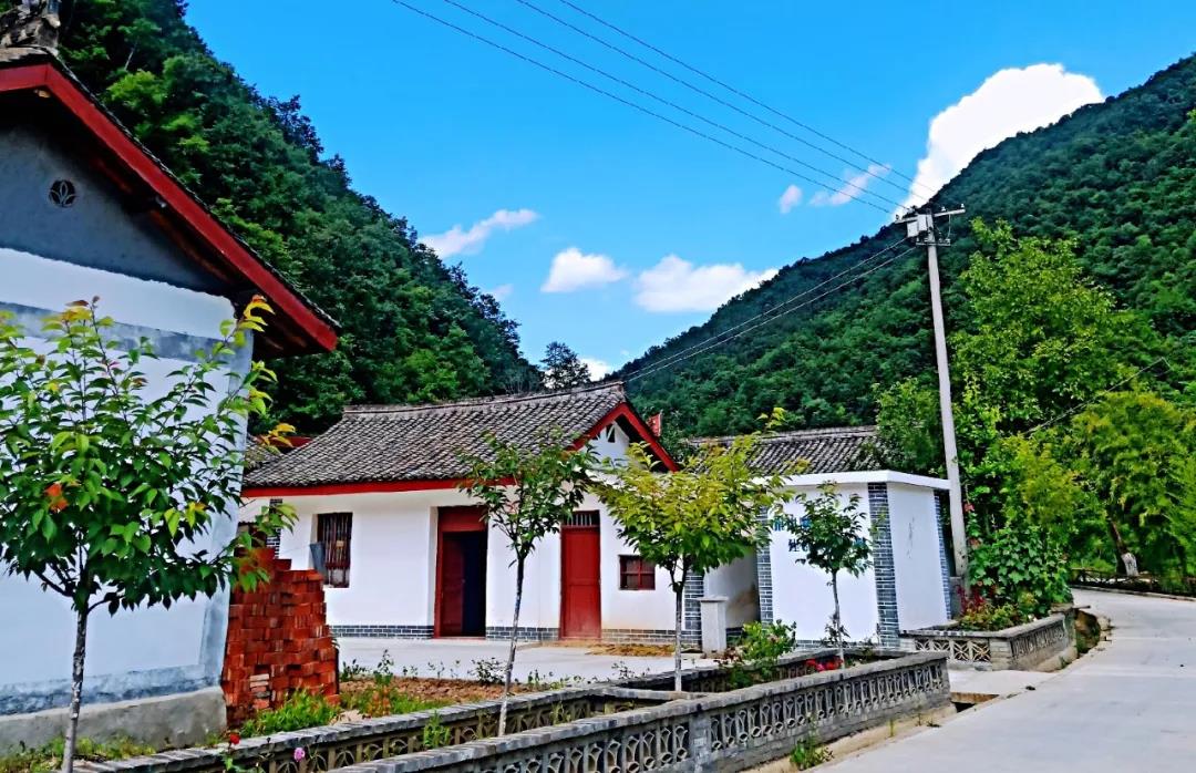 補足發(fā)展短板，推進建設(shè)美麗宜居鄉(xiāng)村