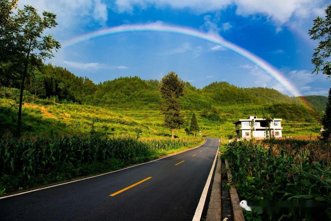 加強(qiáng)鄉(xiāng)村公路建設(shè)，助力脫貧地區(qū)鄉(xiāng)村振興