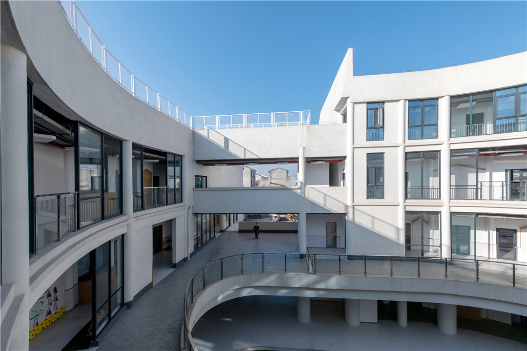 18蘇溪巧溪-陽光覆蓋在園所建筑之上.jpg