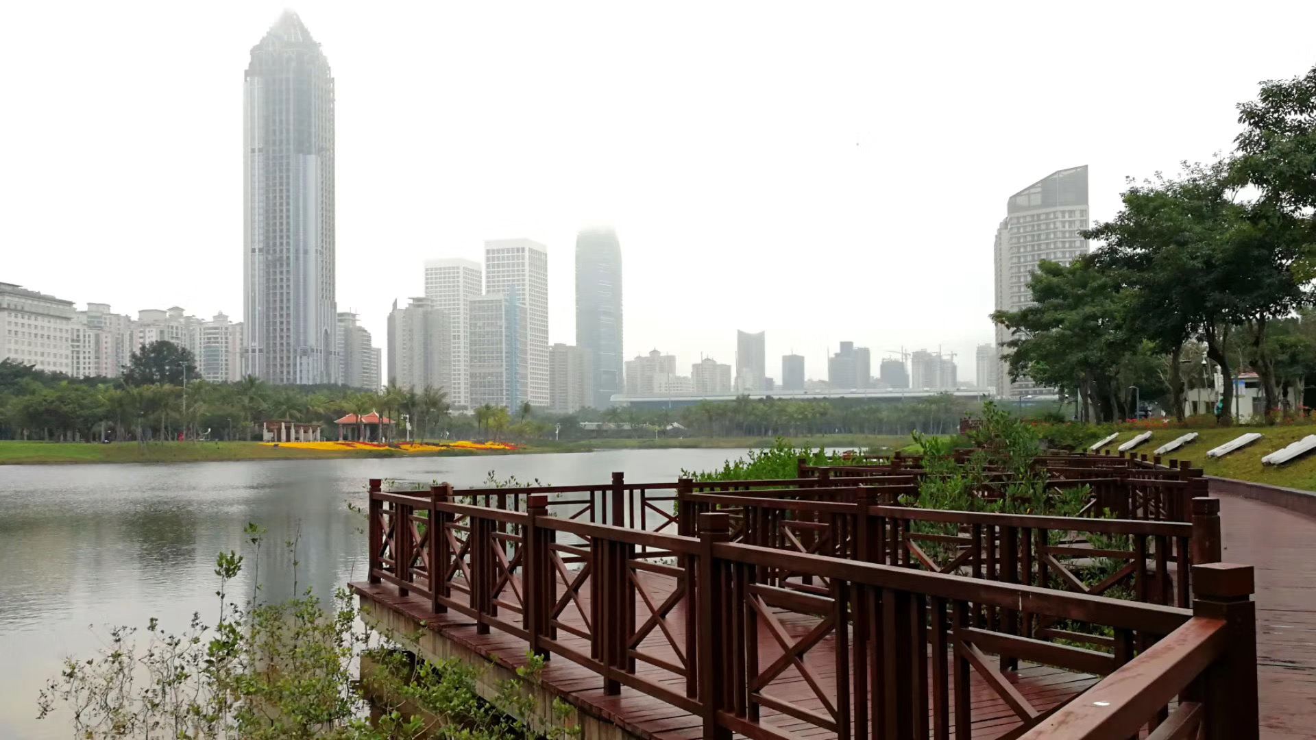 珠三角“救市潮”席卷下珠海“一人購房全家?guī)汀贝胧┮P注